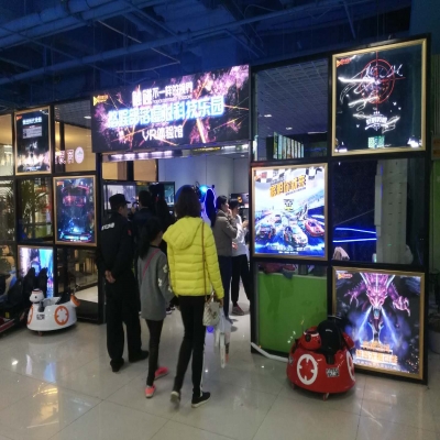 vr體驗(yàn)館設(shè)備的價(jià)格一般在幾萬(wàn)到十萬(wàn)元之間